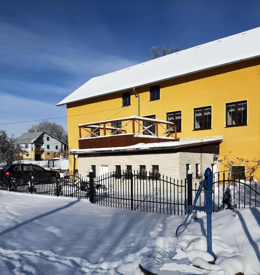 Apartmány-Zámecký Restaurant Jindrichovice Exterior foto